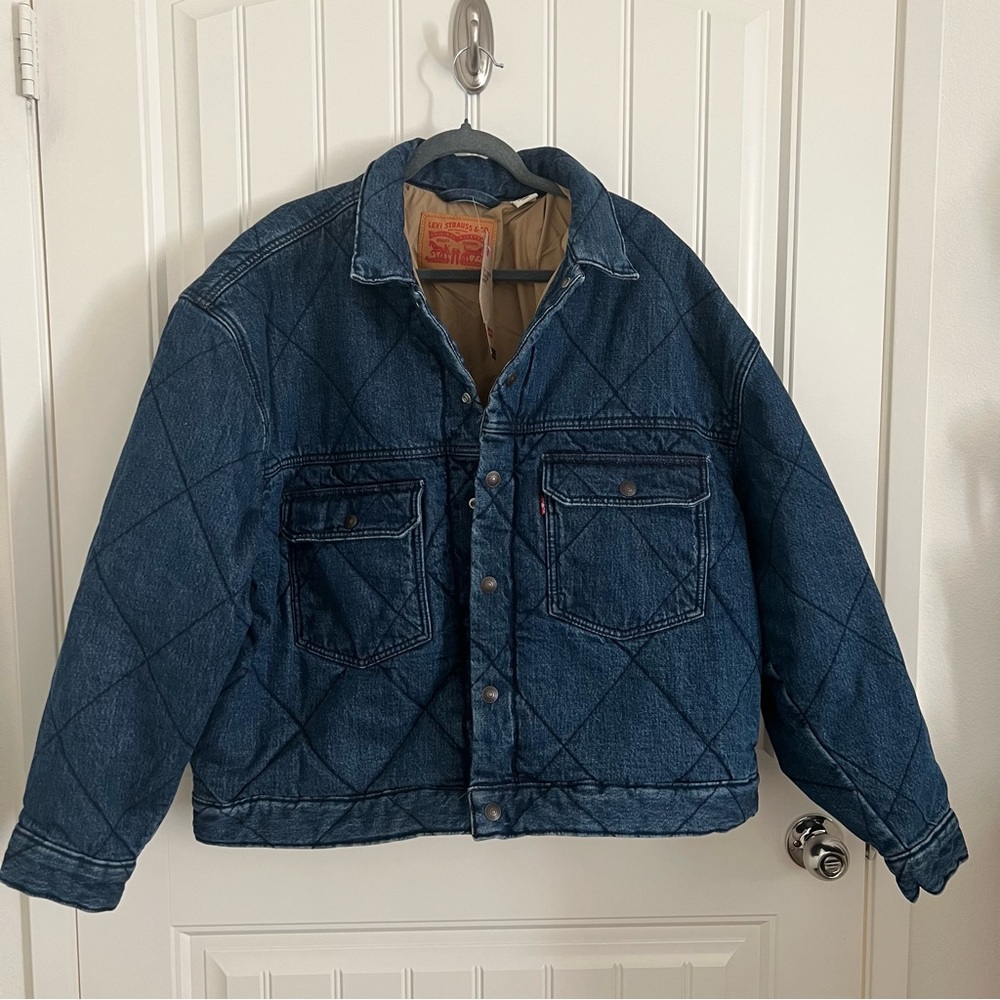 Men’s Levi’s trucker jean jacket. NWT.